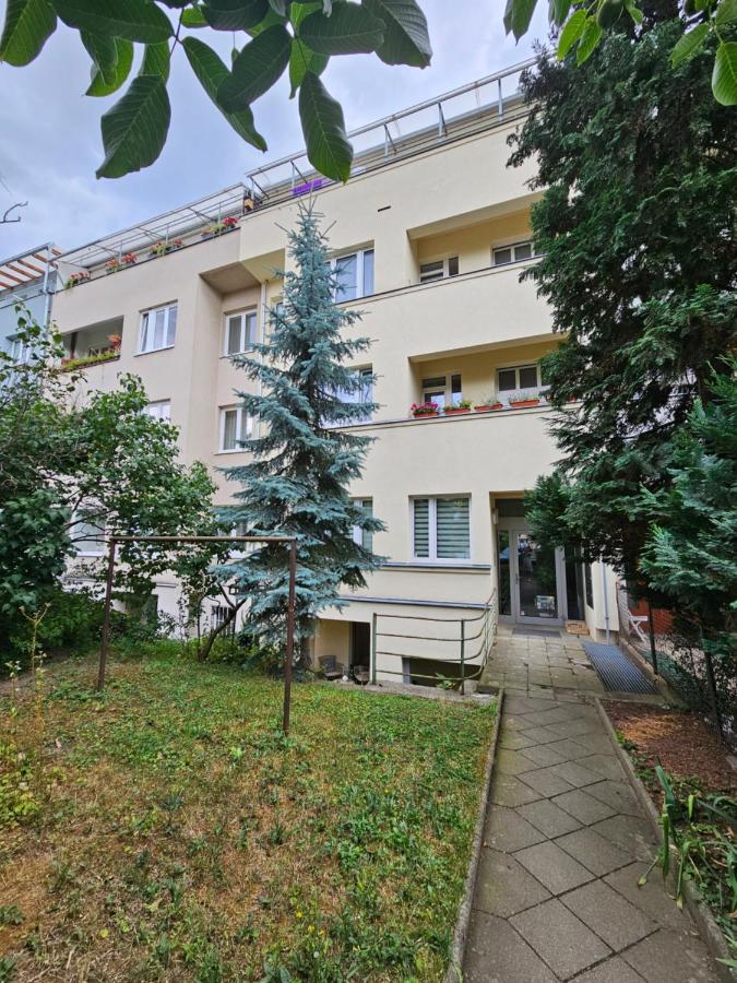 Апартаменты 102